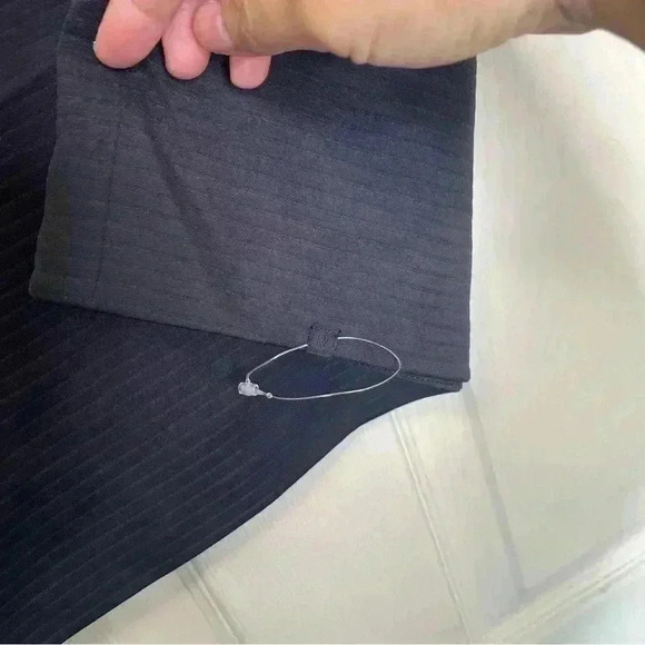 Lululemon Shaped Short Sleeve Black Sz 8 - Picture 5 of 6